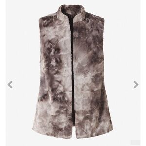 4/$20 Chico’s faux fur plush vest beige black with mandarin collar- size S- 4 US